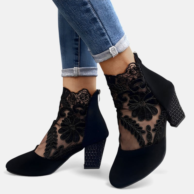 Mónika | Elegáns ortopéd sarkú cipő