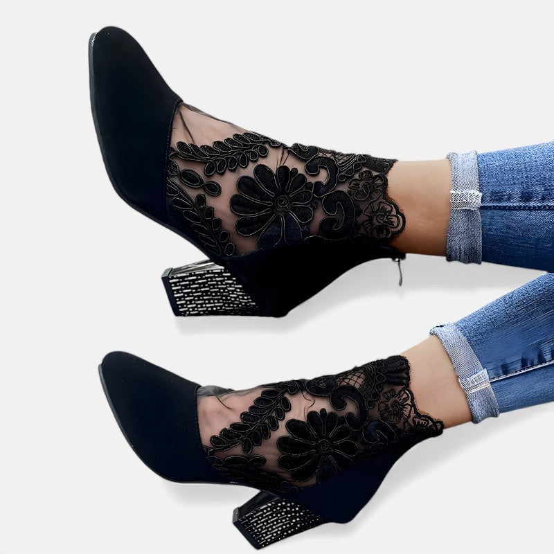 Mónika | Elegáns ortopéd sarkú cipő