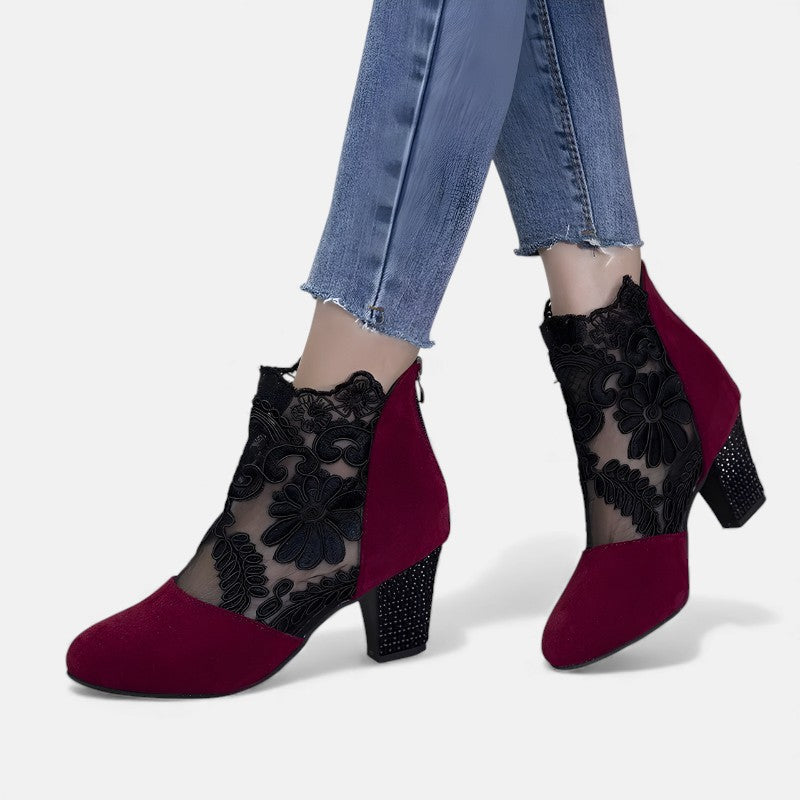 Mónika | Elegáns ortopéd sarkú cipő