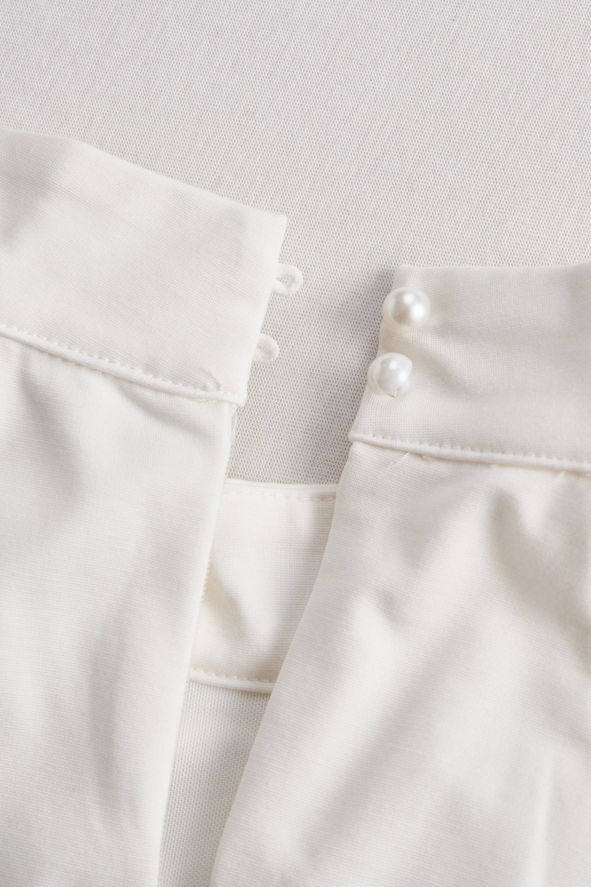 Elegáns Midi Ruha Pántokkal és Övvel